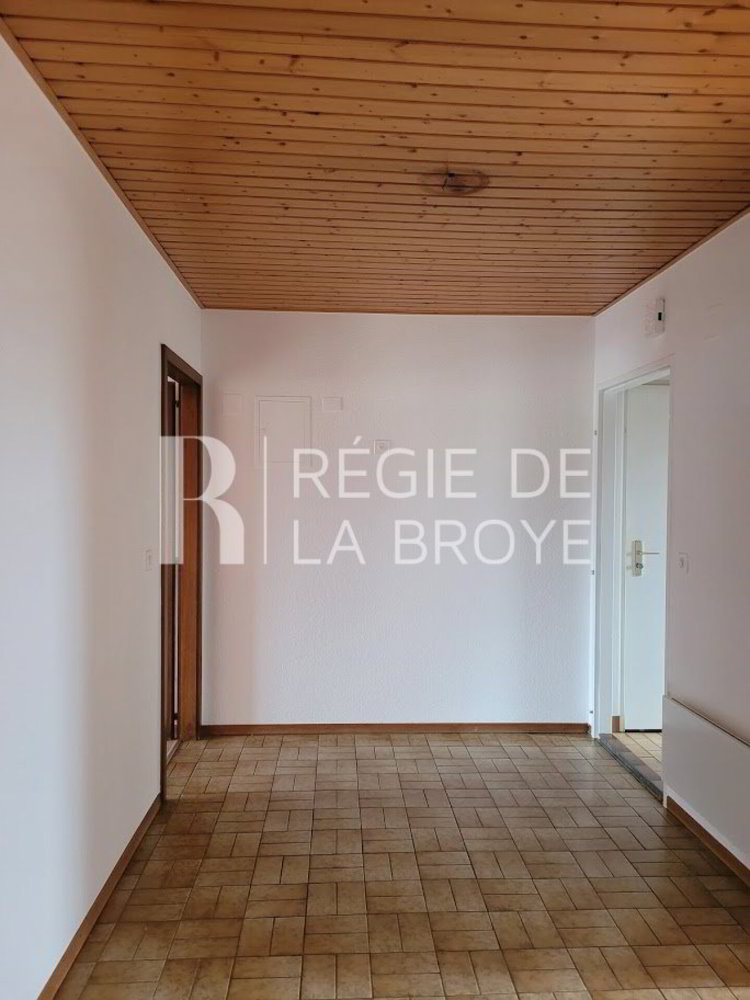 3 rooms Apartment for rent in Domdidier - image 1/13