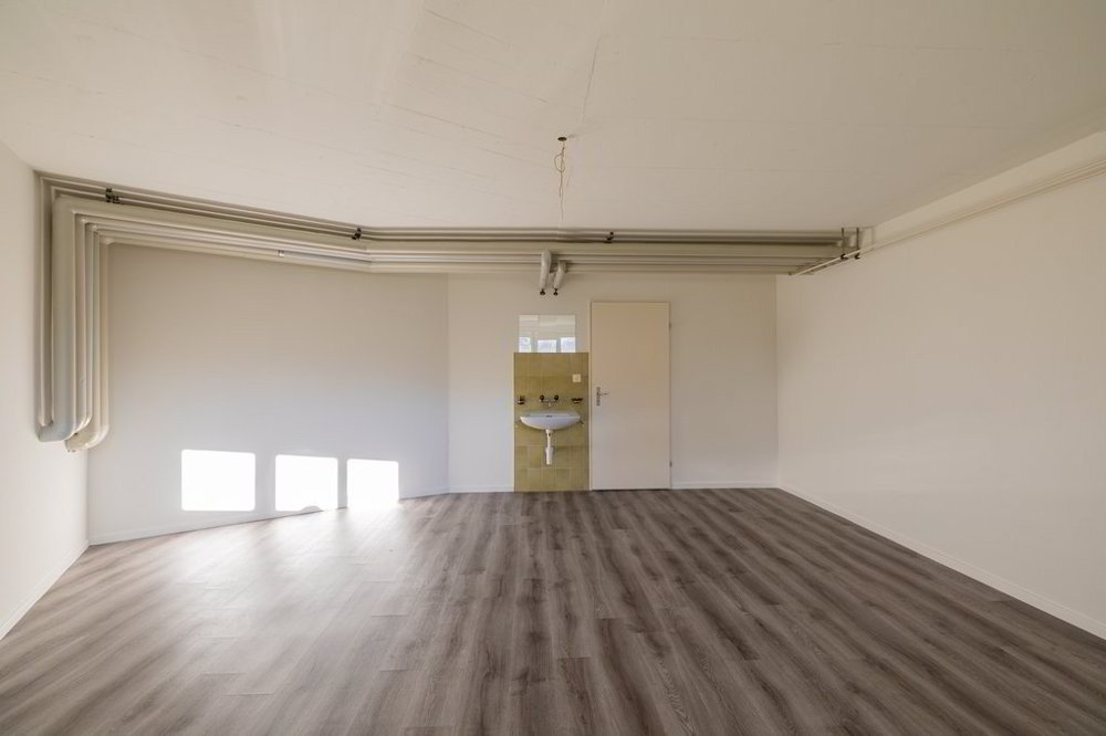 null rooms Office & Commercial for rent in Liestal - image 1/5