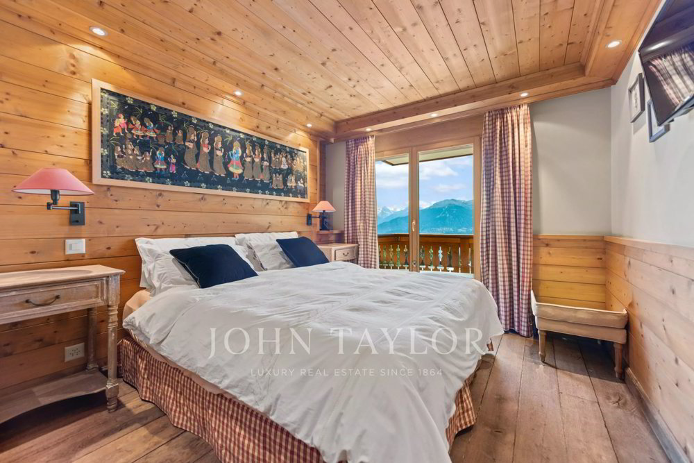 6 rooms Apartment to buy in Crans-Montana - image 1/11
