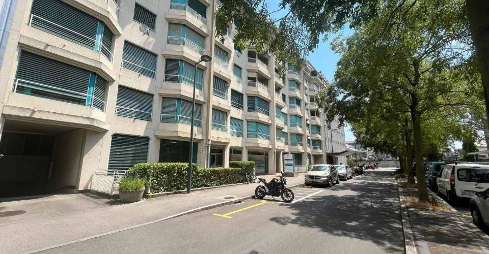 null rooms Office & Commercial for rent in Carouge GE - image 1/9