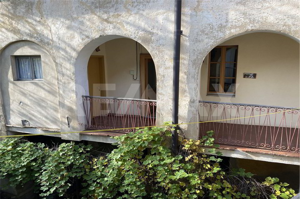 Maison 14 pièces à acheter à Carabbia - image 1/13