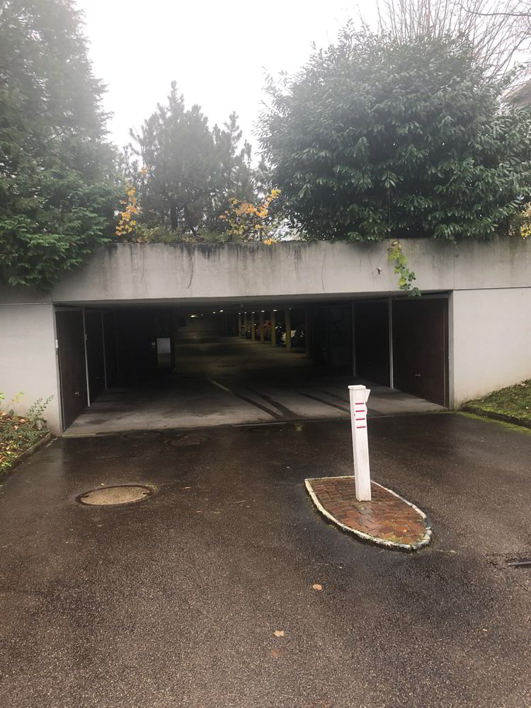 null rooms Car park, garage for rent in Zug - image 1/2