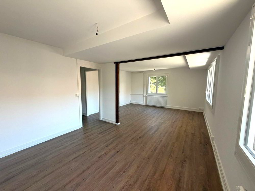 3 rooms Apartment for rent in St-Imier - image 1/8
