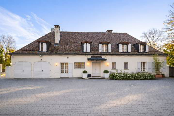 Maison 10 pièces à acheter à Presinge - image 1/1