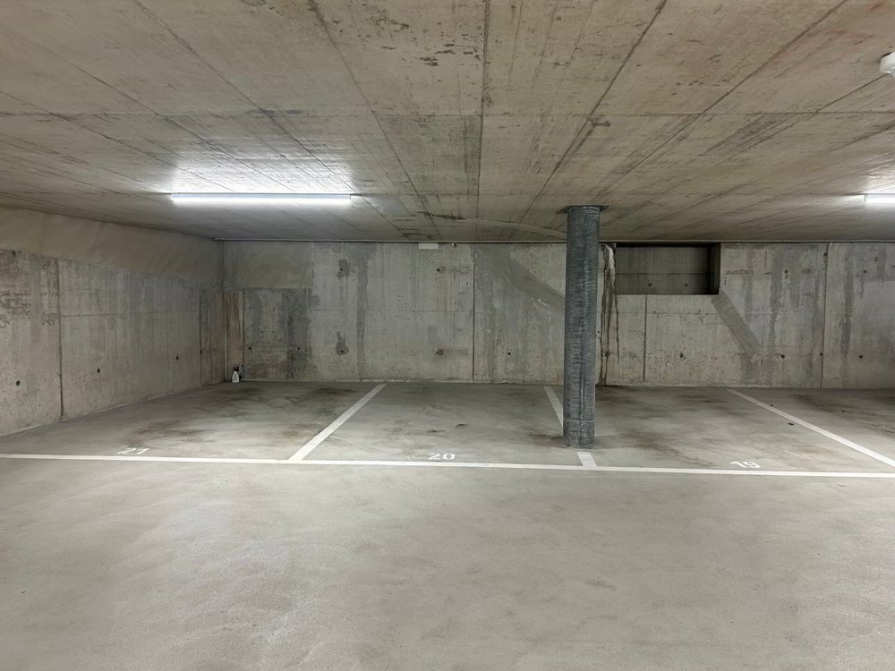 null rooms Car park, garage for rent in Grüningen - image 1/2