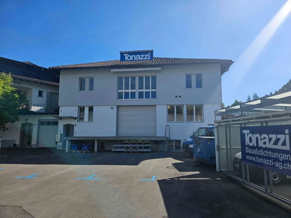1 rooms Office & Commercial for rent in Brunnen - image 1/2