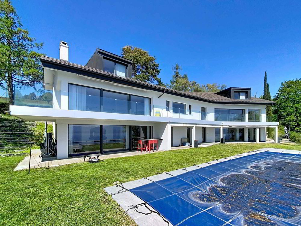 10 rooms House to buy in Rolle - image 1/1