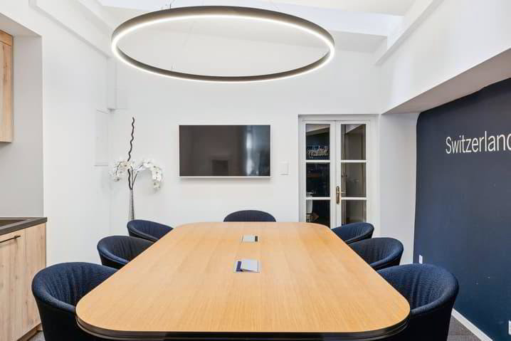2 rooms Office & Commercial to buy in Nyon - image 1/9