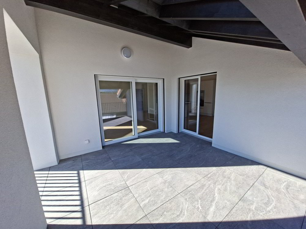 4 rooms Apartment for rent in Neyruz FR - image 1/10