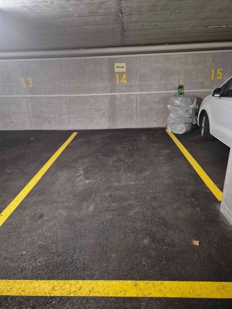 null rooms Car park, garage for rent in Unterseen - image 1/2