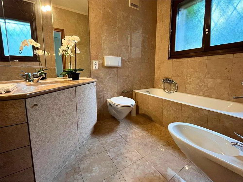5.5 rooms Apartment to buy in Castagnola - image 1/11