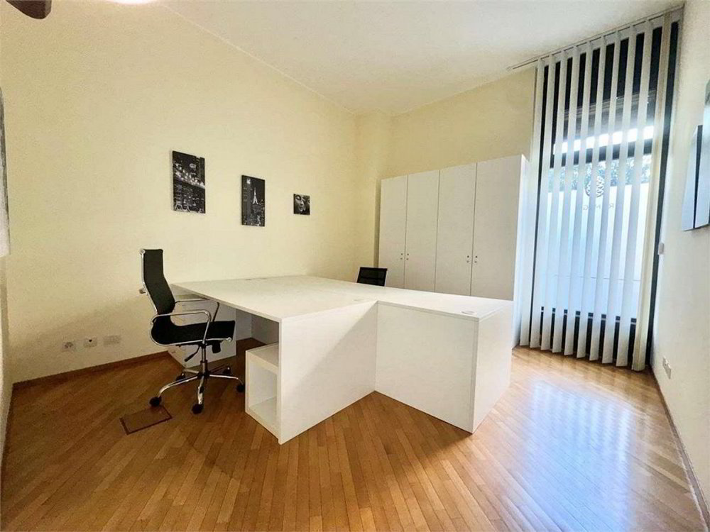 null rooms Office & Commercial for rent in Lugano - image 1/6