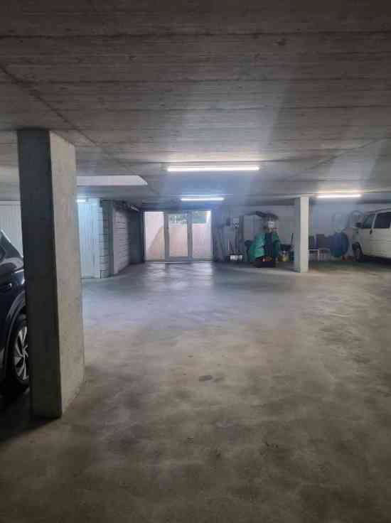 null rooms Car park, garage for rent in Lyss - image 1/3