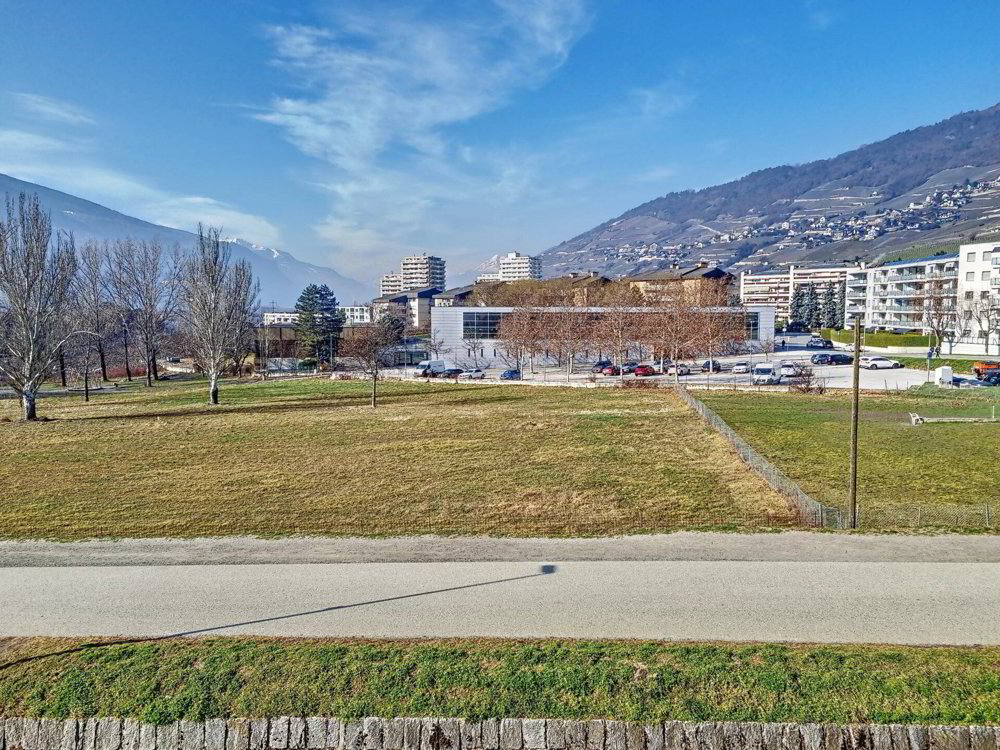 4 rooms Apartment for rent in Sierre - image 1/7
