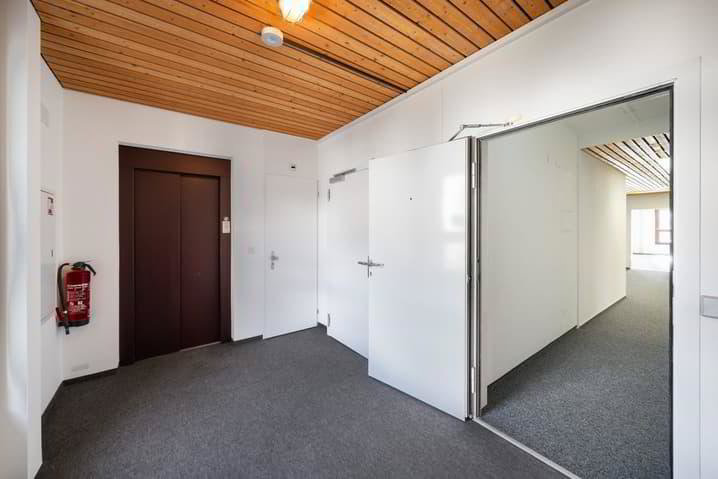 null rooms Office & Commercial for rent in Tramelan - image 1/12