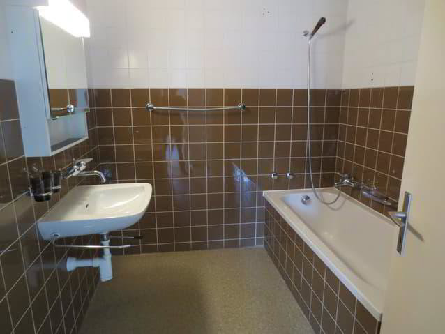3 rooms Apartment for rent in Tavannes - image 1/7