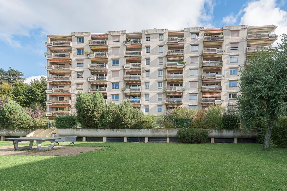 null rooms Car park, garage for rent in Lausanne - image 1/2