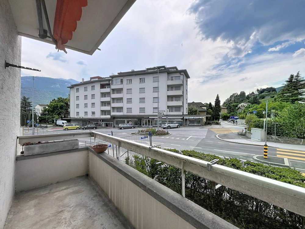 2 rooms Apartment to buy in Sierre - image 1/13