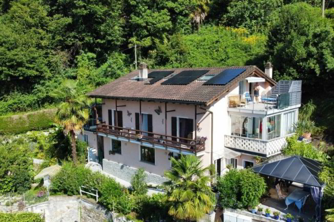 Casa di 6 locali in vendita a Ranzo - immagine 1/1