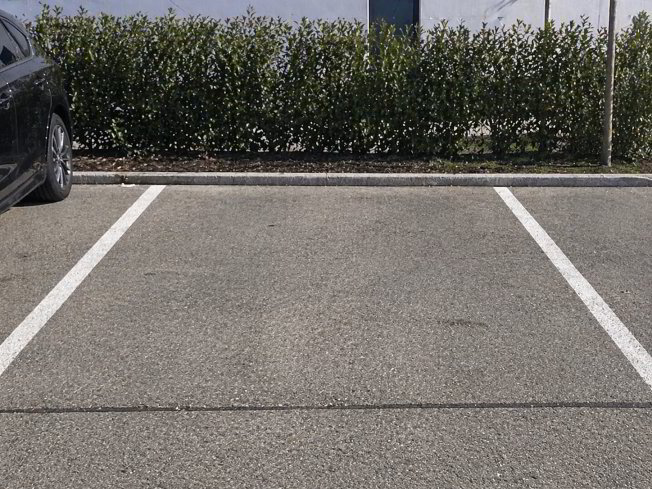 null rooms Car park, garage for rent in Losanna - image 1/1
