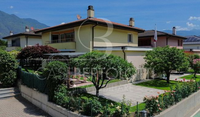 5 rooms House to buy in Cadenazzo - image 1/1