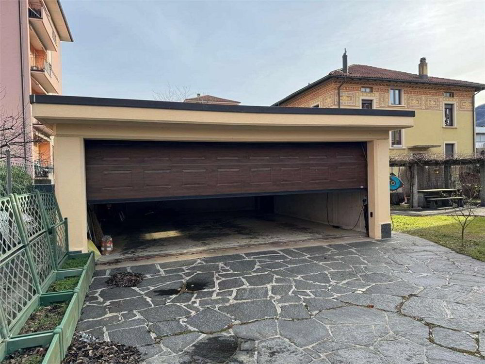 Maison 10 pièces à acheter à Chiasso - image 1/8