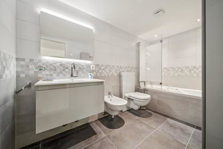 5.5 rooms Apartment to buy in Veytaux - image 1/13