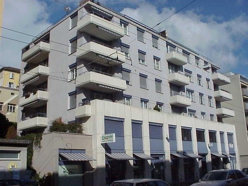 null rooms Car park, garage for rent in Neuchâtel - image 1/2