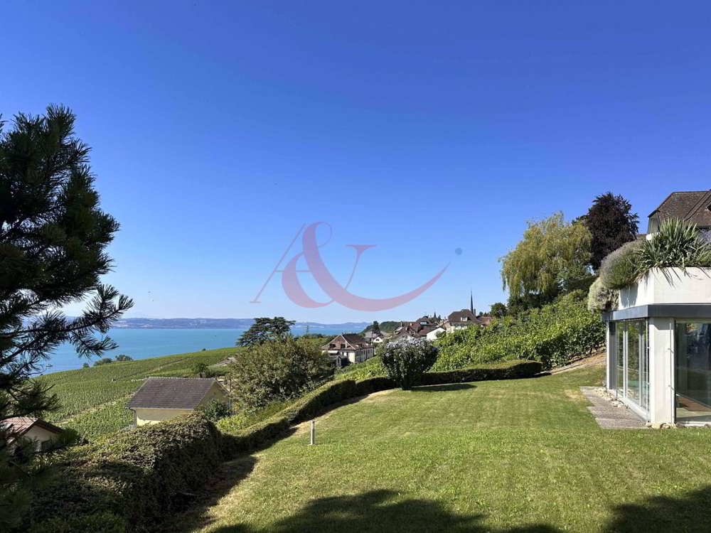 8 rooms House to buy in Cortaillod - image 1/11