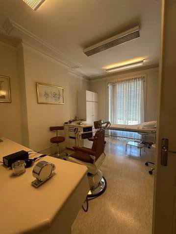 4 rooms Office & Commercial for rent in Genève - image 1/7