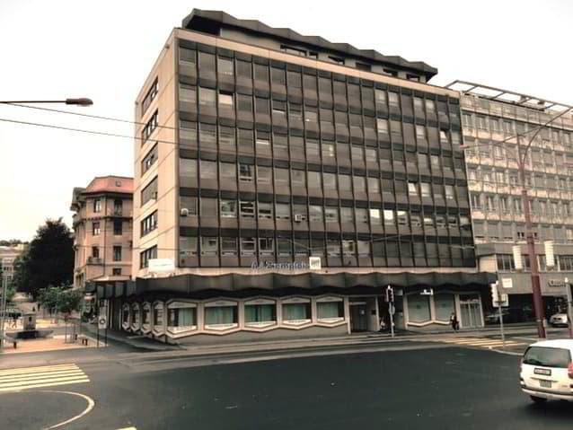 Bureau & Commerce 3 pièces à louer à La Chaux-de-Fonds - image 1/13