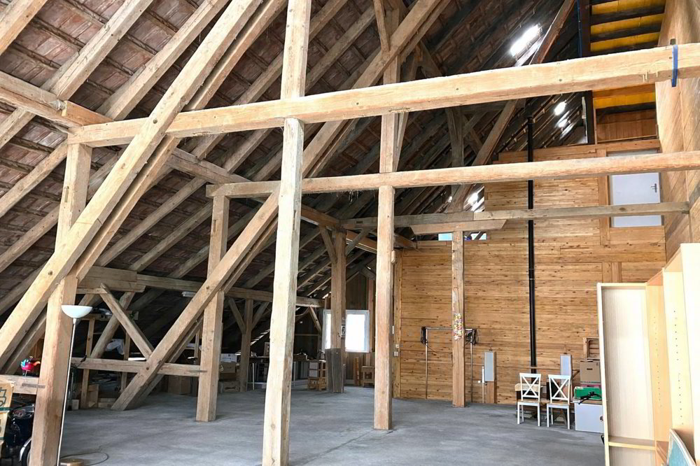 Baubewilligtes 2-Wohnungs-Projekt mit grosser Halle und 2’705 m³ Gebäudevolumen - Mehr
