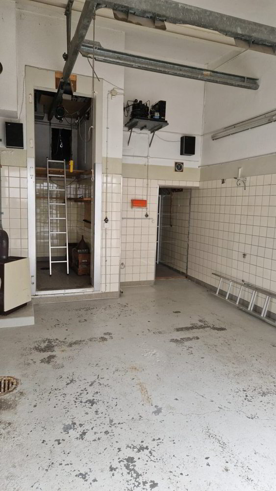 1 rooms Car park, garage for rent in Wald ZH - image 1/2