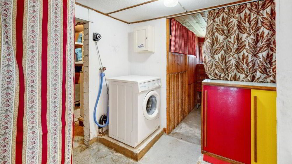 8 rooms House to buy in Liesberg Dorf - image 1/13