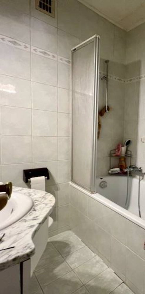 6.5 rooms Apartment to buy in Le Locle - image 1/7