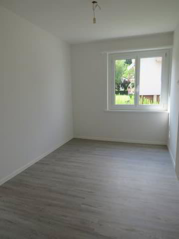 Attraktive 3.5-Zimmerwohnung im Hochparterre zu vermieten – další
