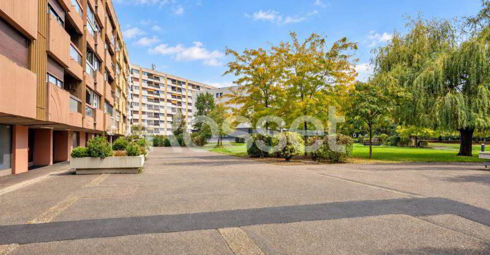 null rooms Office & Commercial for rent in Meyrin - image 1/4