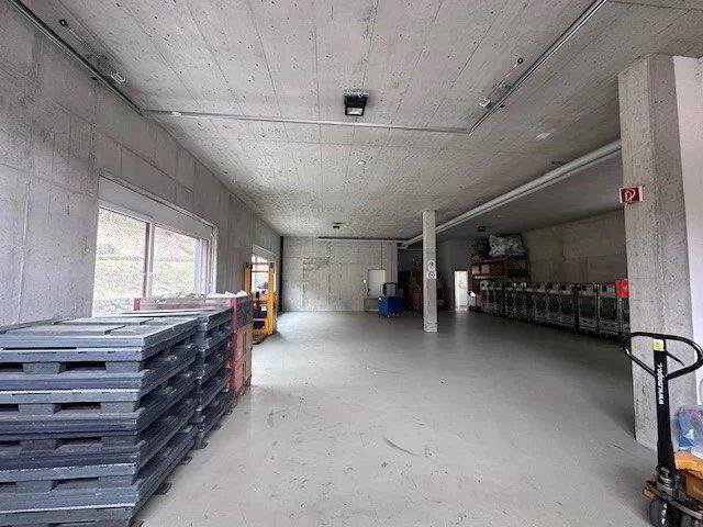 null rooms Office & Commercial for rent in Chailly-Montreux - image 1/4
