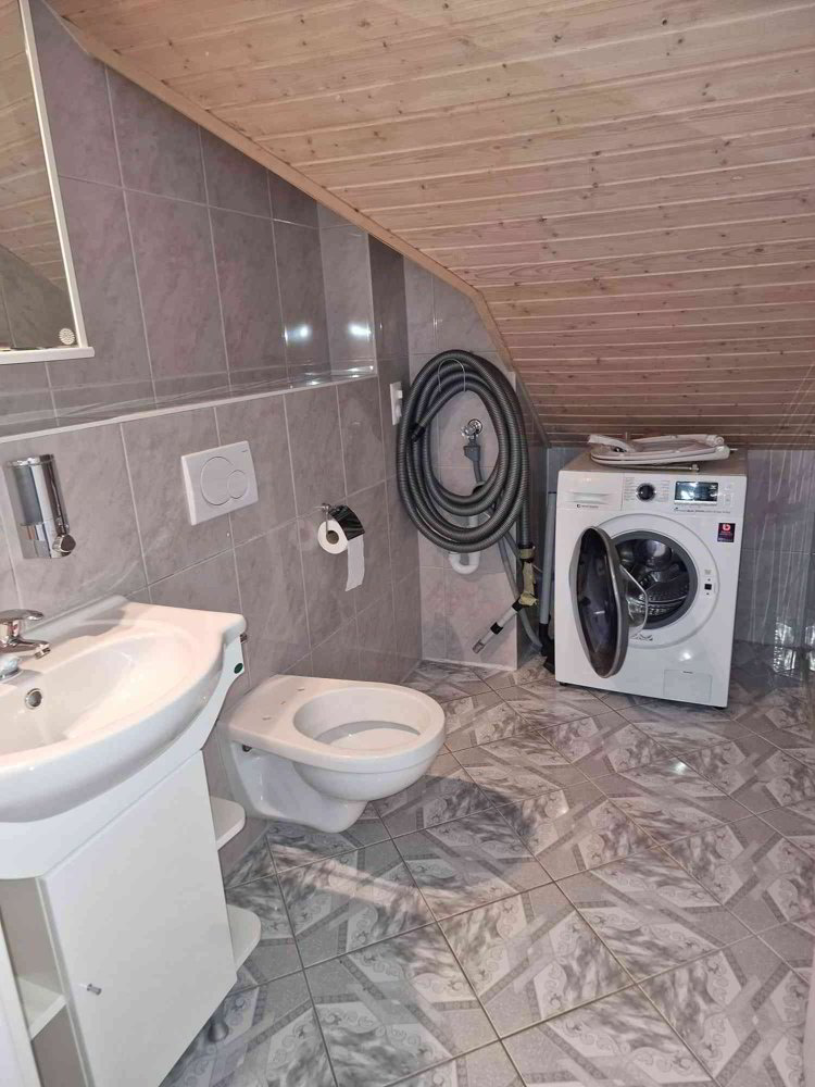 Appartement 4.5 pièces à louer à Kaltbrunn - image 1/12