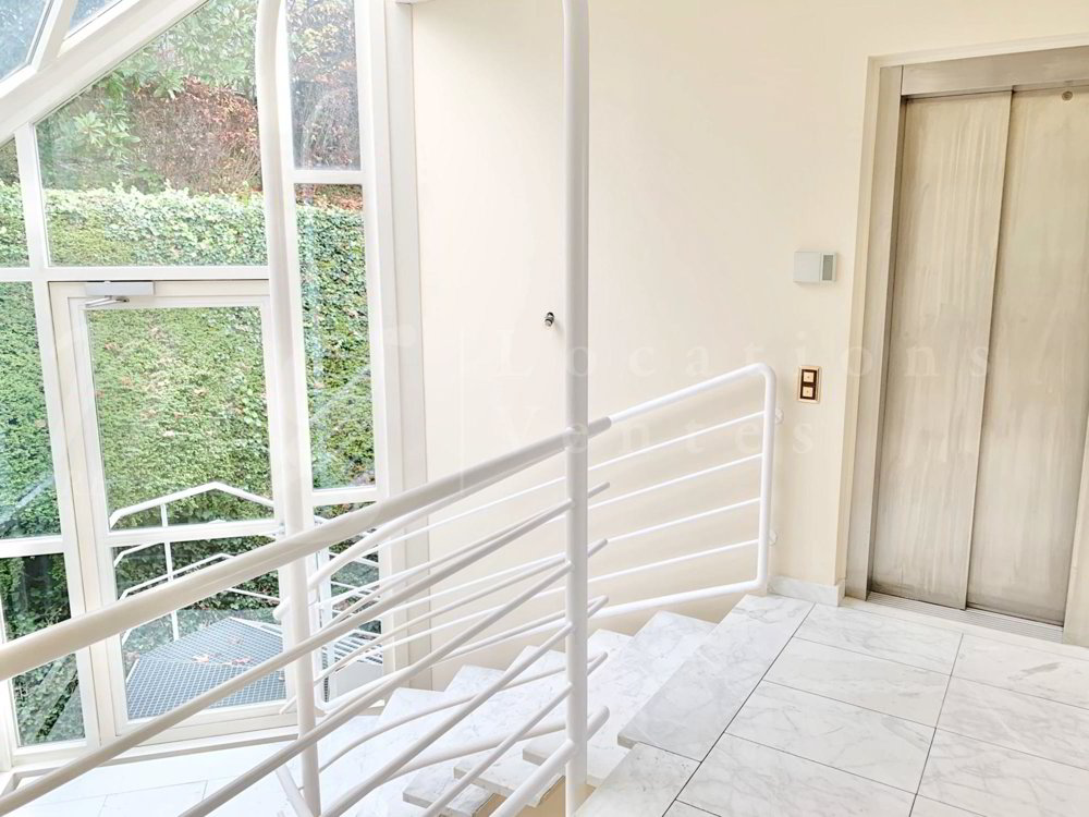 Maison 10 pièces à louer à Cologny - image 1/10