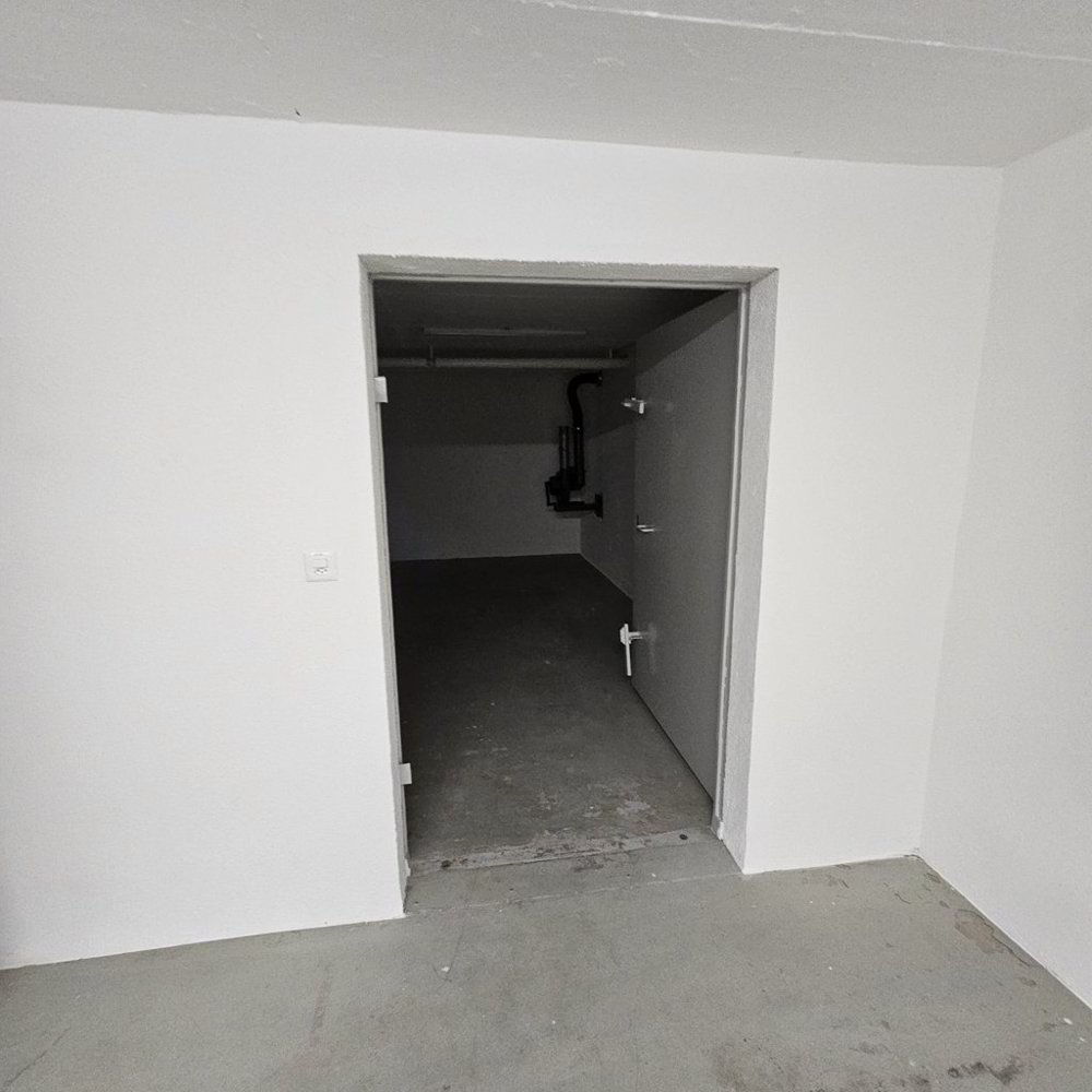 null rooms Office & Commercial for rent in Rümlang - image 1/3