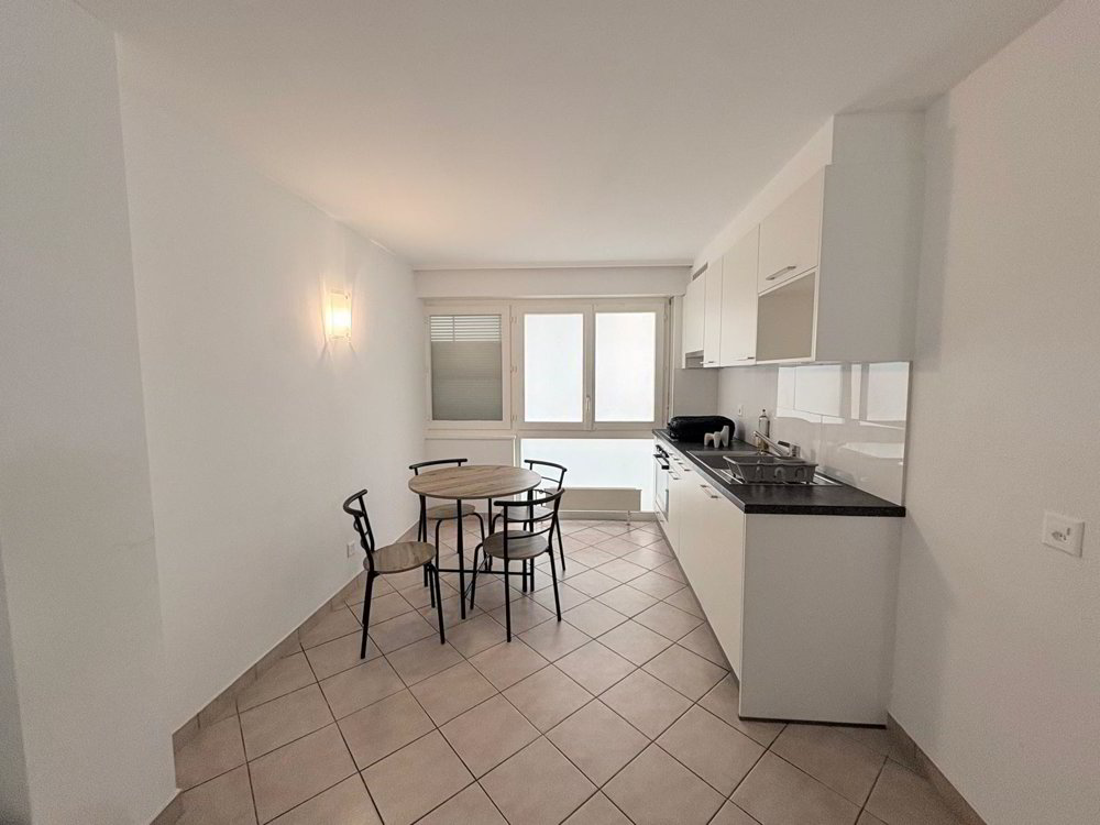 10 rooms Office & Commercial to buy in Montreux - image 1/3