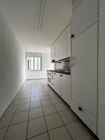 Appartamento di 3.5 locali in affitto a Bienne - immagine 1/8