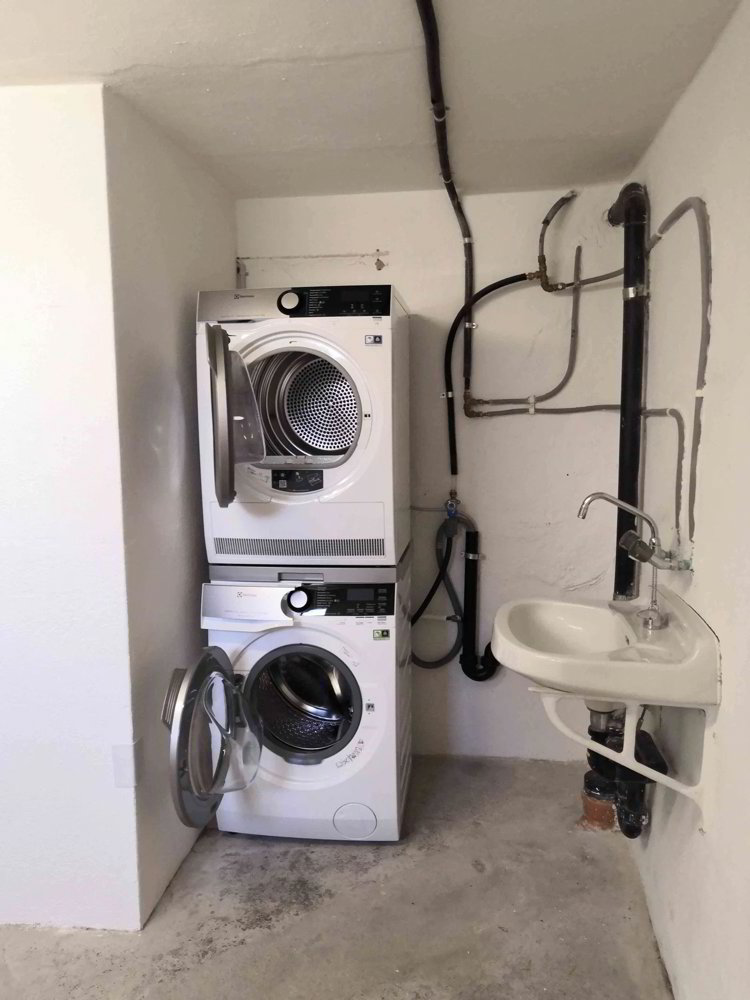 8.5 rooms Apartment for rent in Pfäffikon ZH - image 1/13