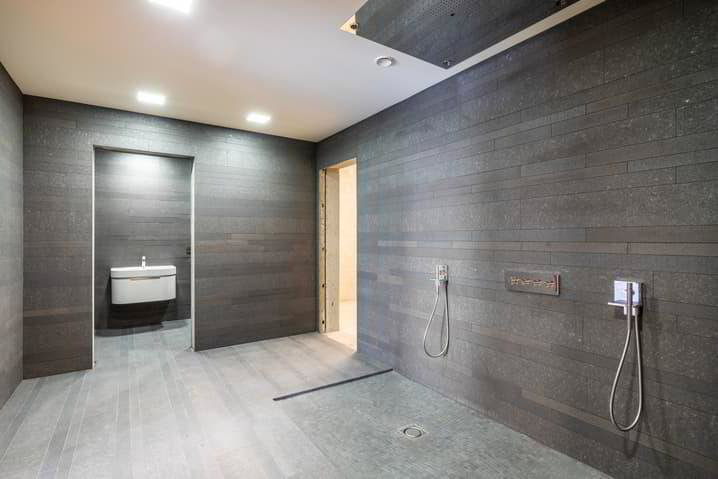 9 rooms House to buy in Dully - image 1/13