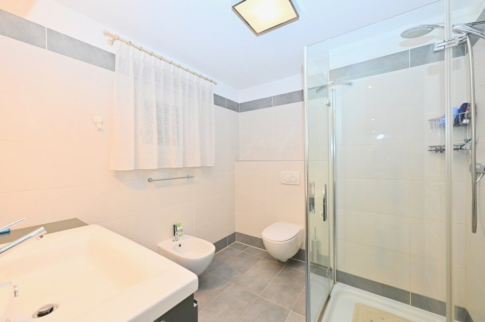 Casa di 7 locali in vendita a Riva San Vitale - immagine 1/13