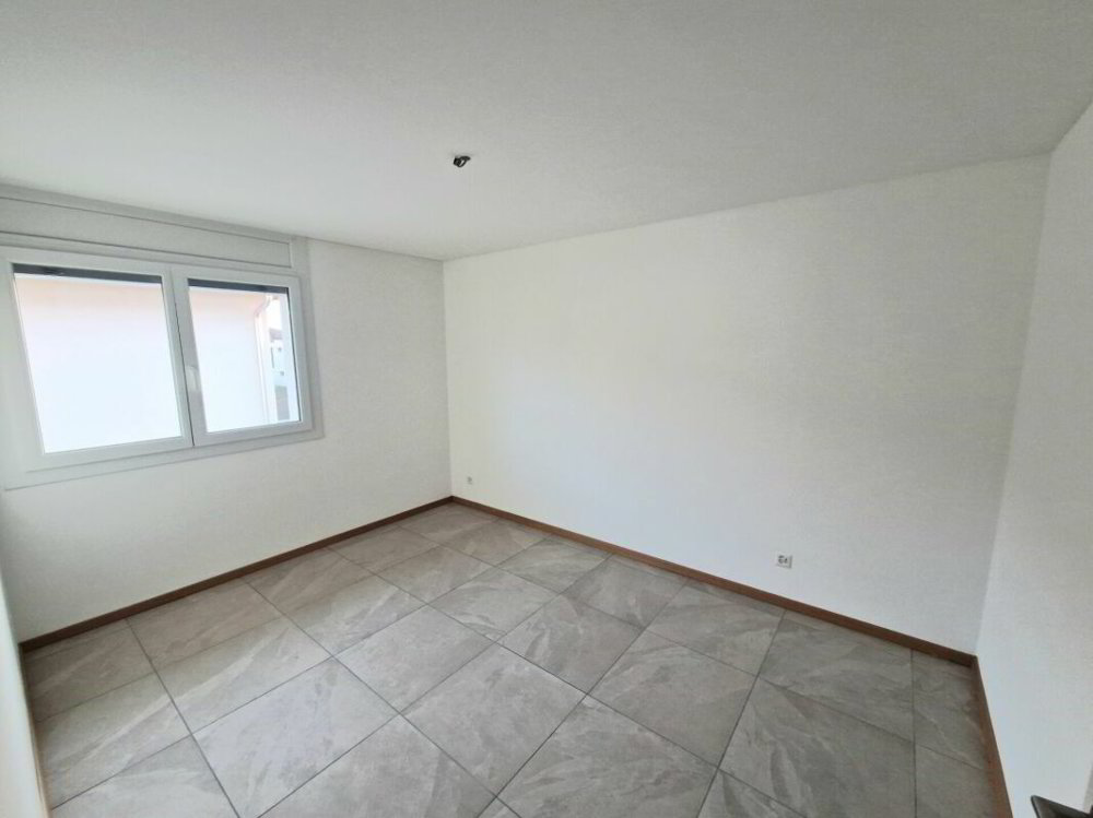 Casa di 5 locali in vendita a Cugnasco - immagine 1/13