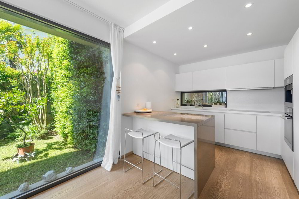 3 rooms Apartment to buy in Morcote - image 1/13