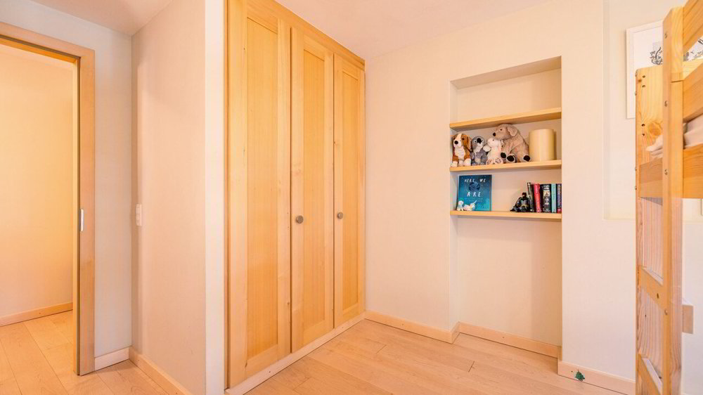 4 rooms Apartment to buy in Crans-Montana - image 1/13