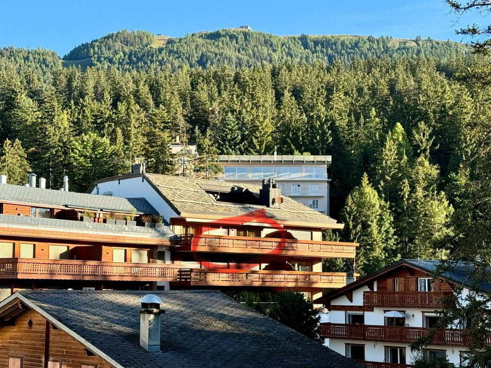 3 rooms Apartment to buy in Crans-Montana - image 1/13